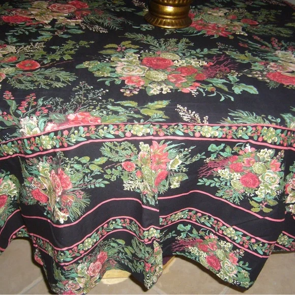 Merry Black Round Tablecloth- 70” Round + 8 Napkins new - Picture 4 of 8